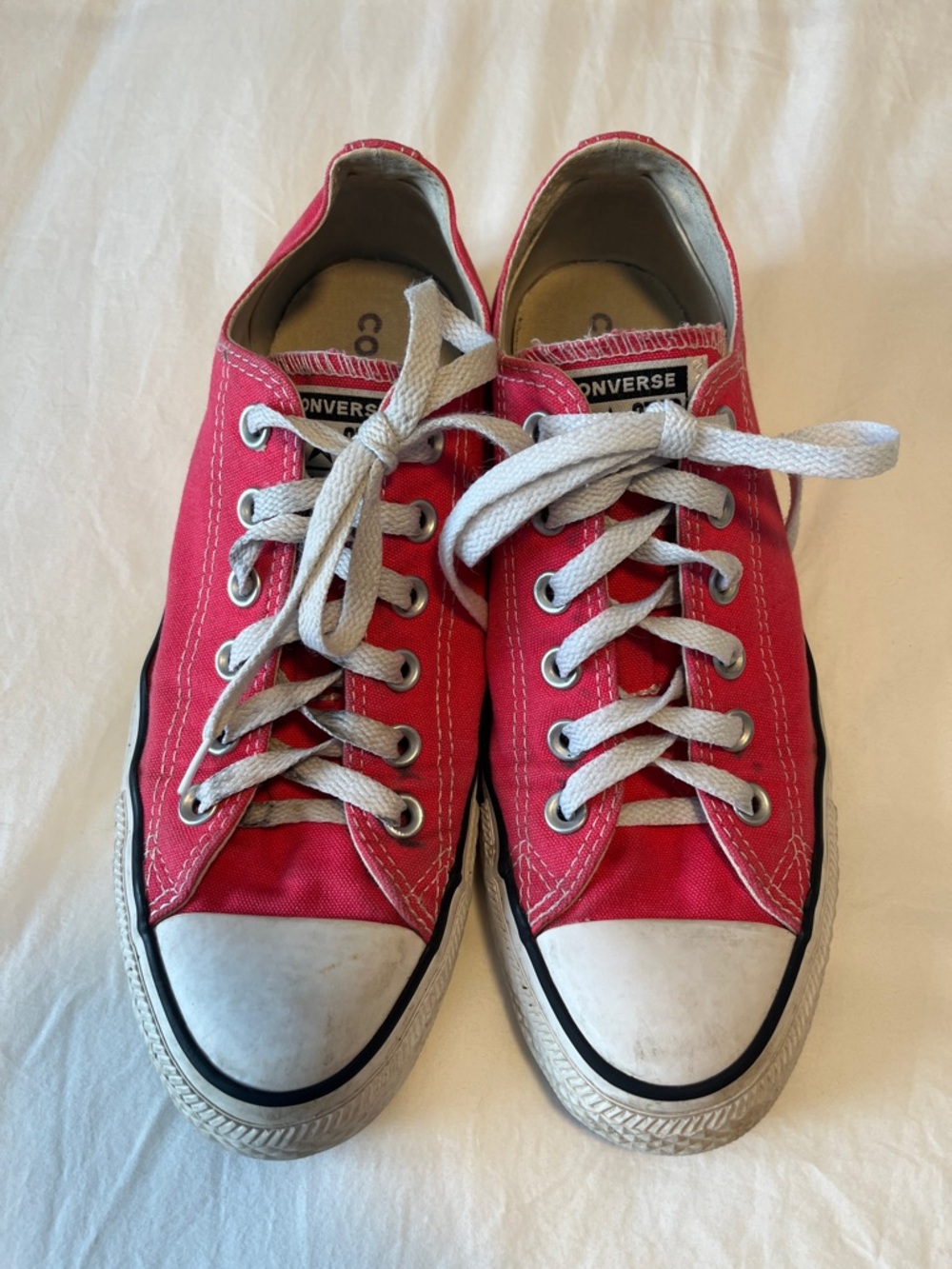 Converse Low-Top Sneakers in Pink